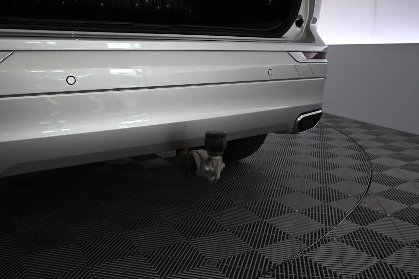 Car Image - LLAOYxD90prPZ24cgEeWR