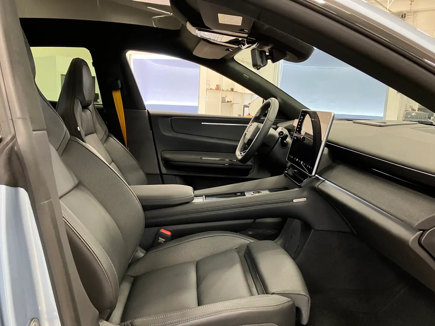 Car Image - 7KqGSFaNbLYrywc1EEIz2h