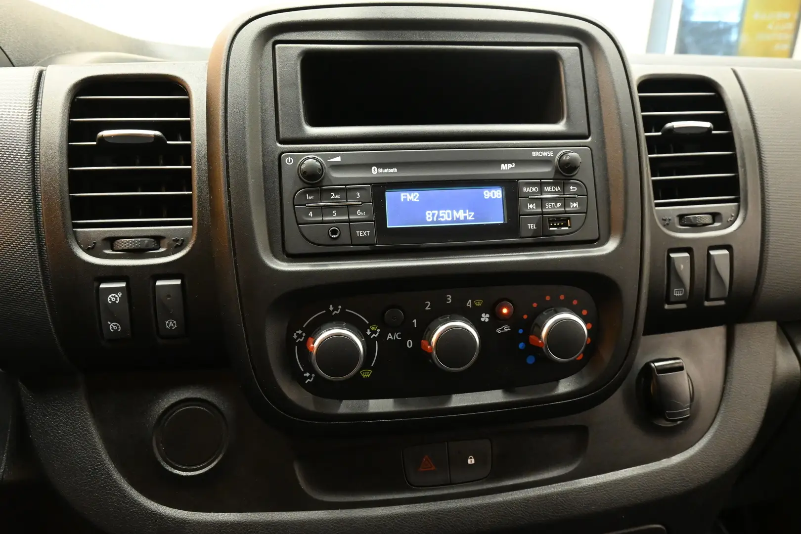 Car Image - 5WQlO86TEC88QPeYpFwV3Z