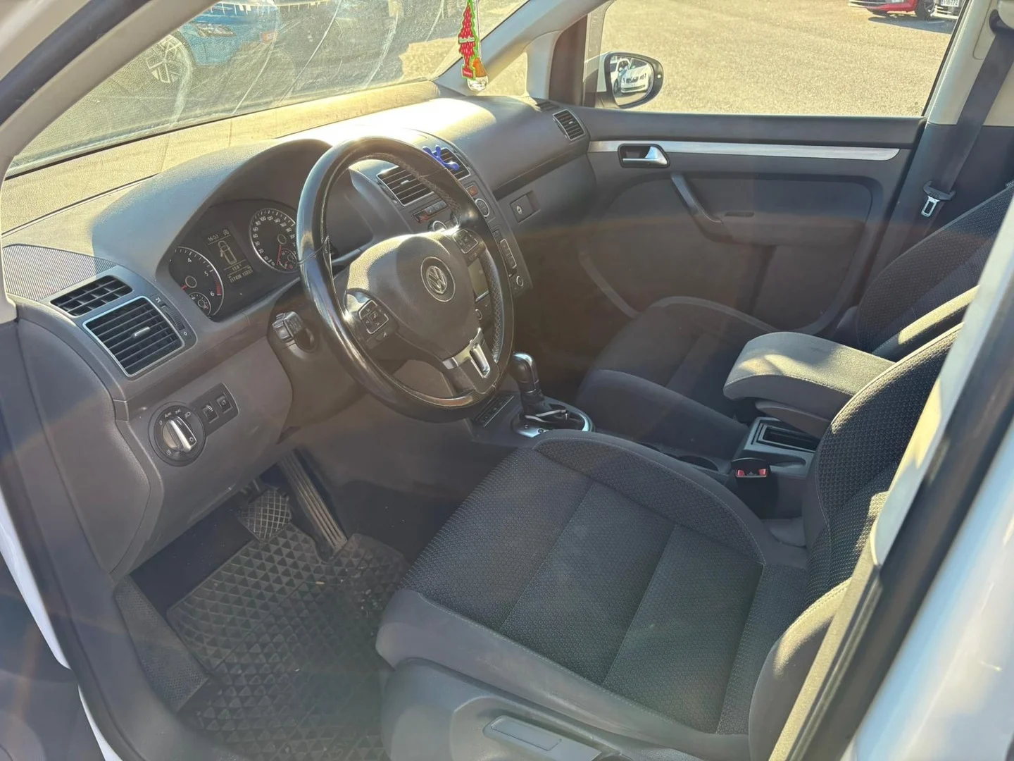 Car Image - 27AJsdY6H52ussosEUFiMb