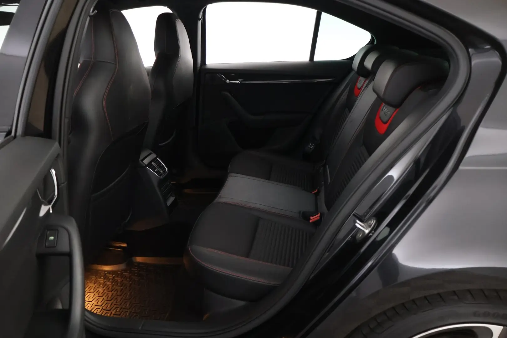 Car Image - 1jdSEFGFNhj0AUrSmadBki