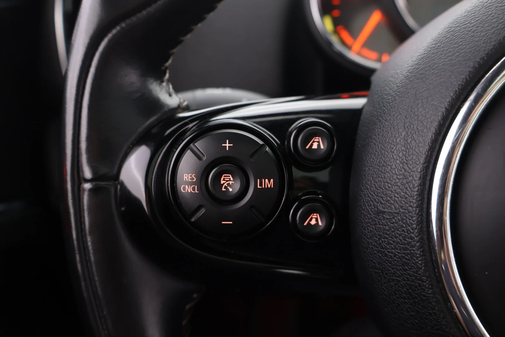 Car Image - 2ogx9V73PonYPecbH5ngwd