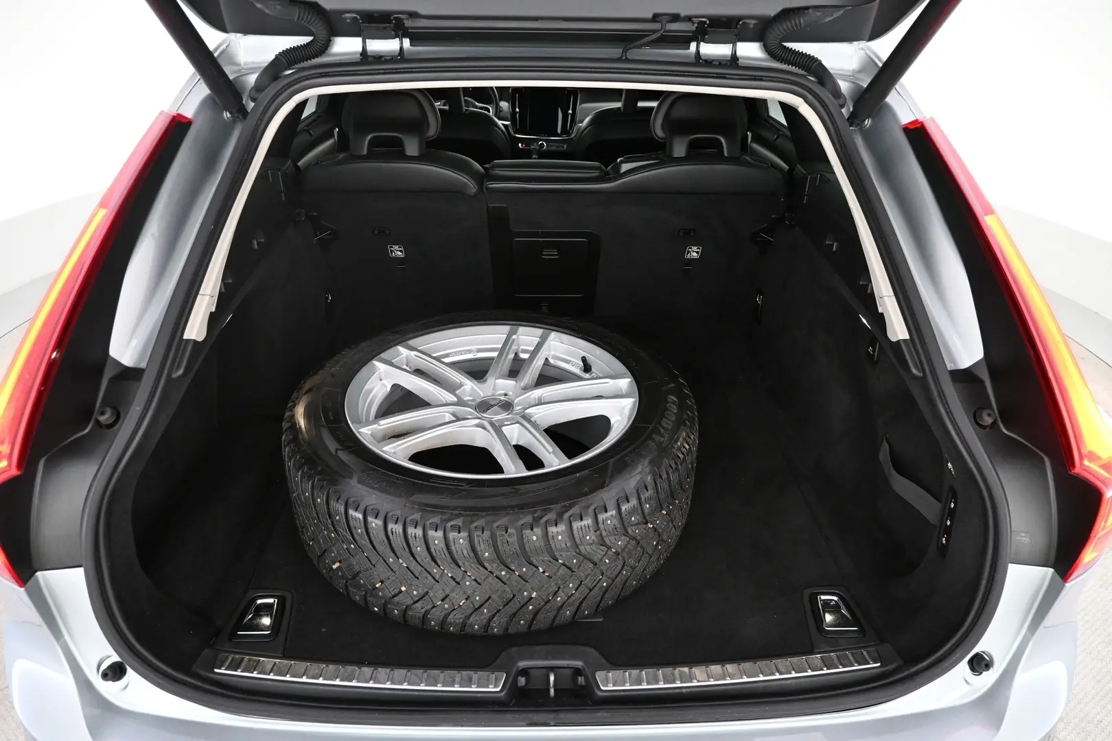 Car Image - 77U1GpAtmasqKry9eFQ1eU