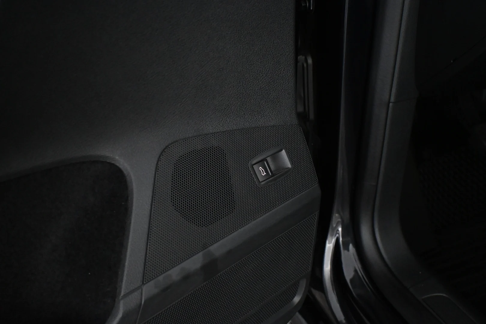 Car Image - 4ADE0O1Ah8KZHZ8MbdGVoC