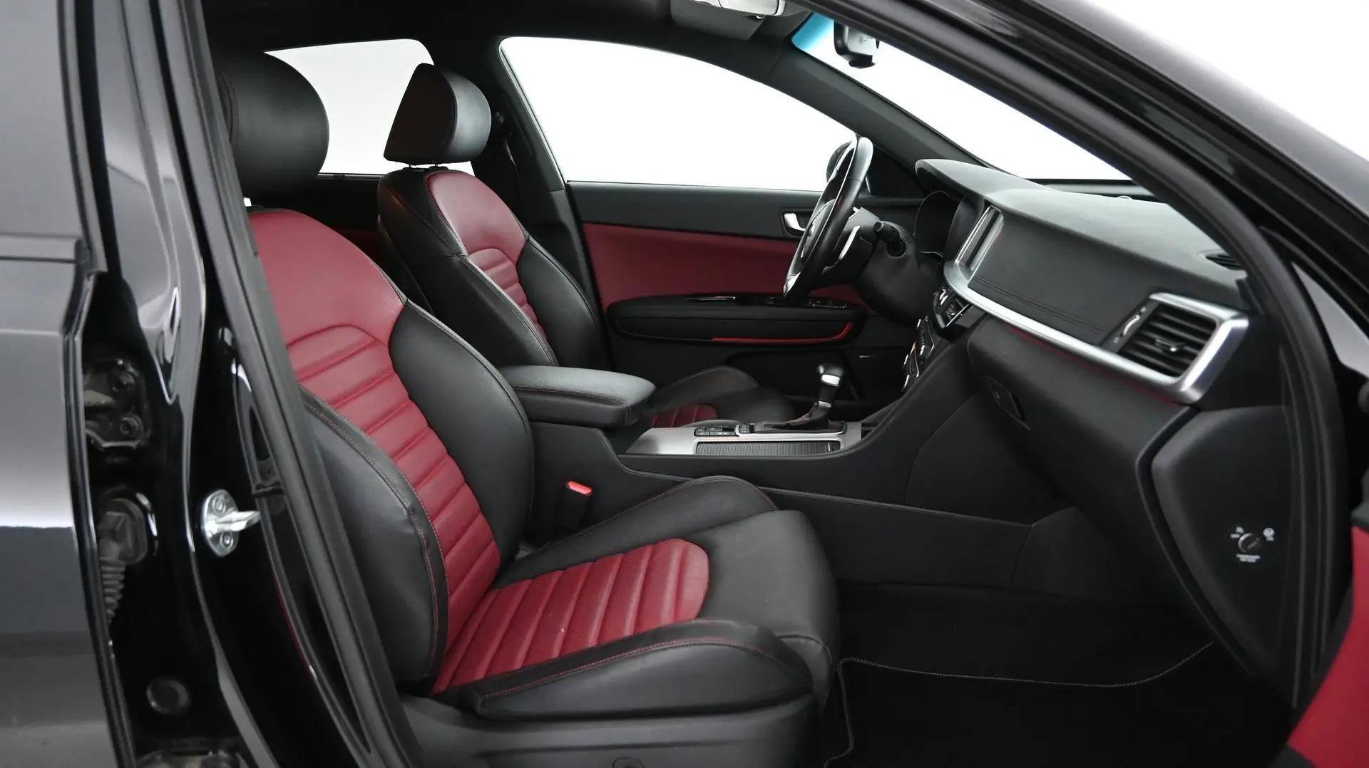 Car Image - 5QWnCAGh1peihwVSO5Cexq