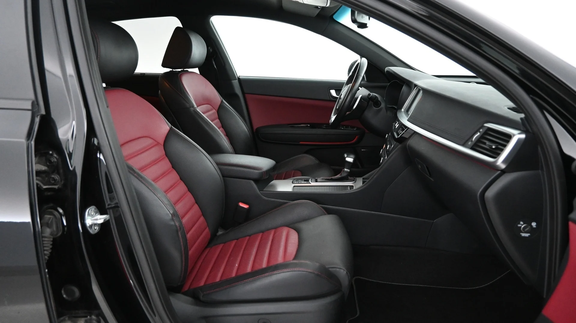 Car Image - 5QWnCAGh1peihwVSO5Cexq