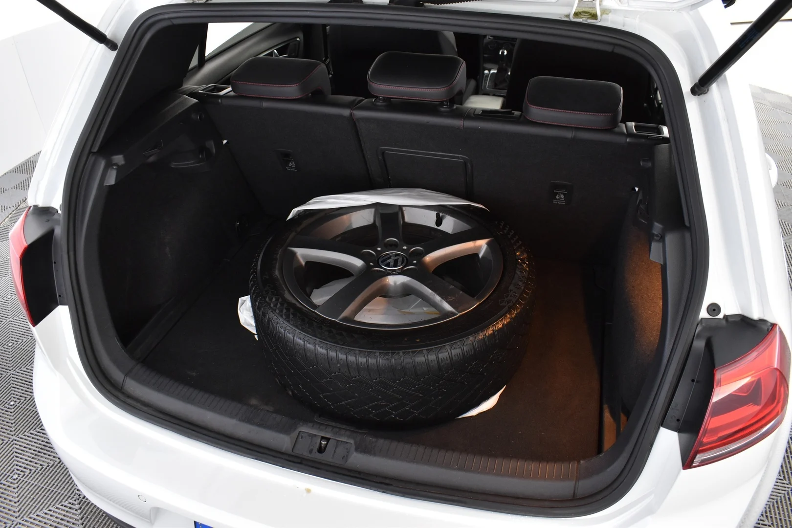 Car Image - DtjNRhx7YkwiwWnFYq6a2