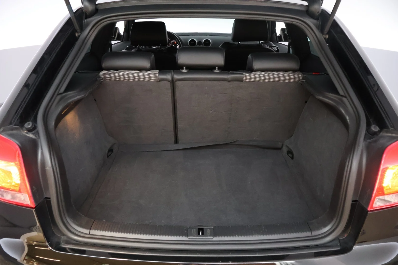 Car Image - 6emSkFMTEPehjv7Fur8AT8