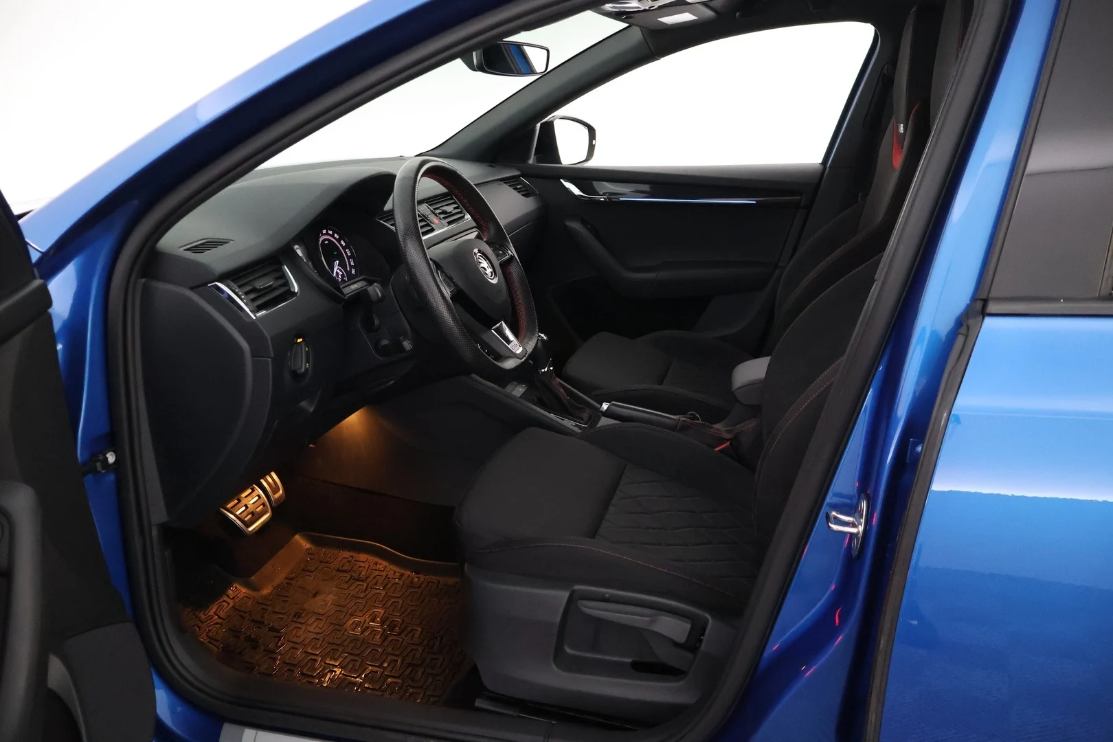 Car Image - 15xZHP7XWqQcyAKsmbYCPw