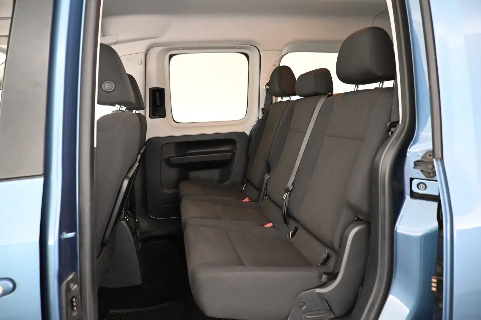 Car Image - 2CJxZB0drtuFc40LycArEv