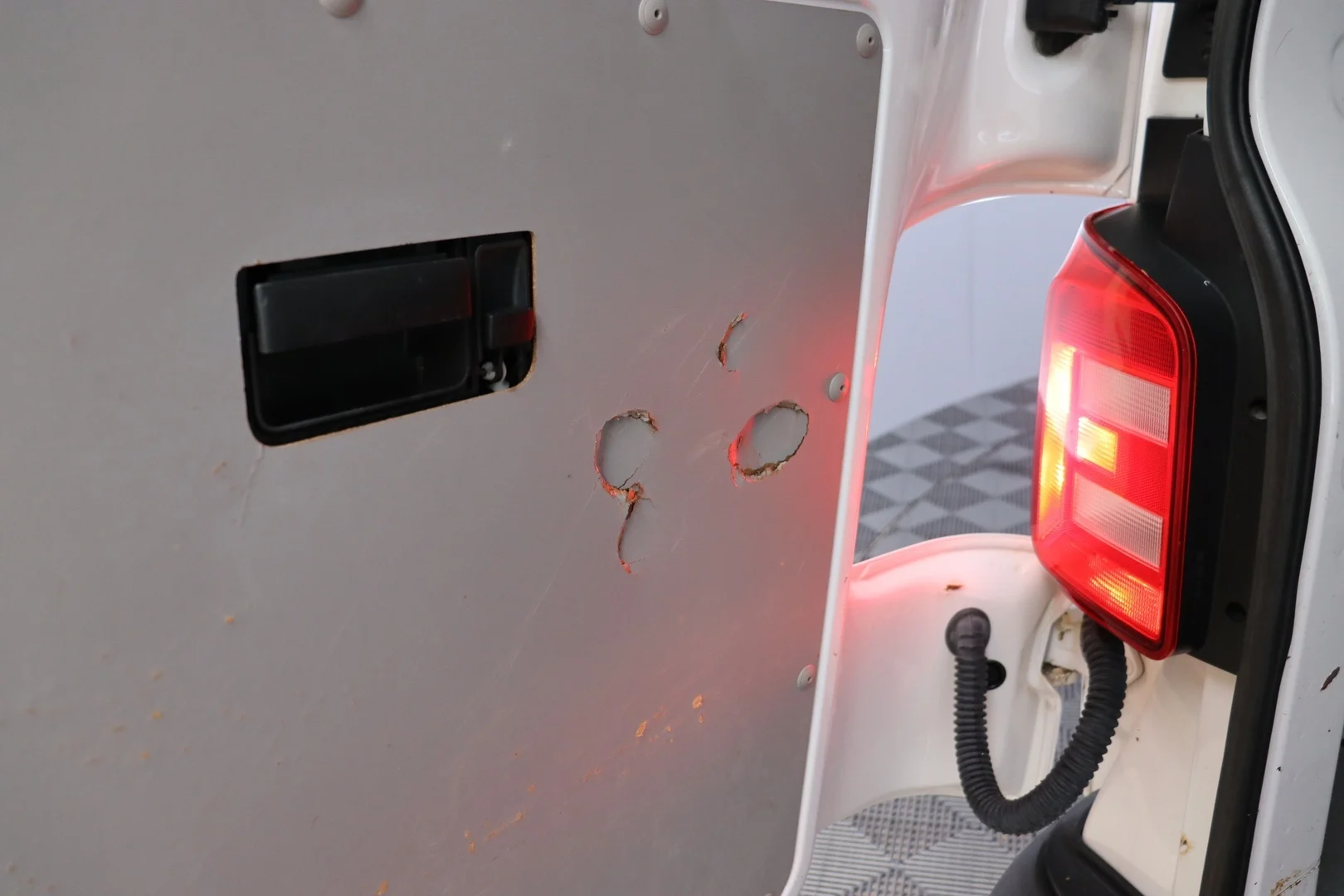 Car Image - 5YOZZQ4JNNlVicdN6fDKbD