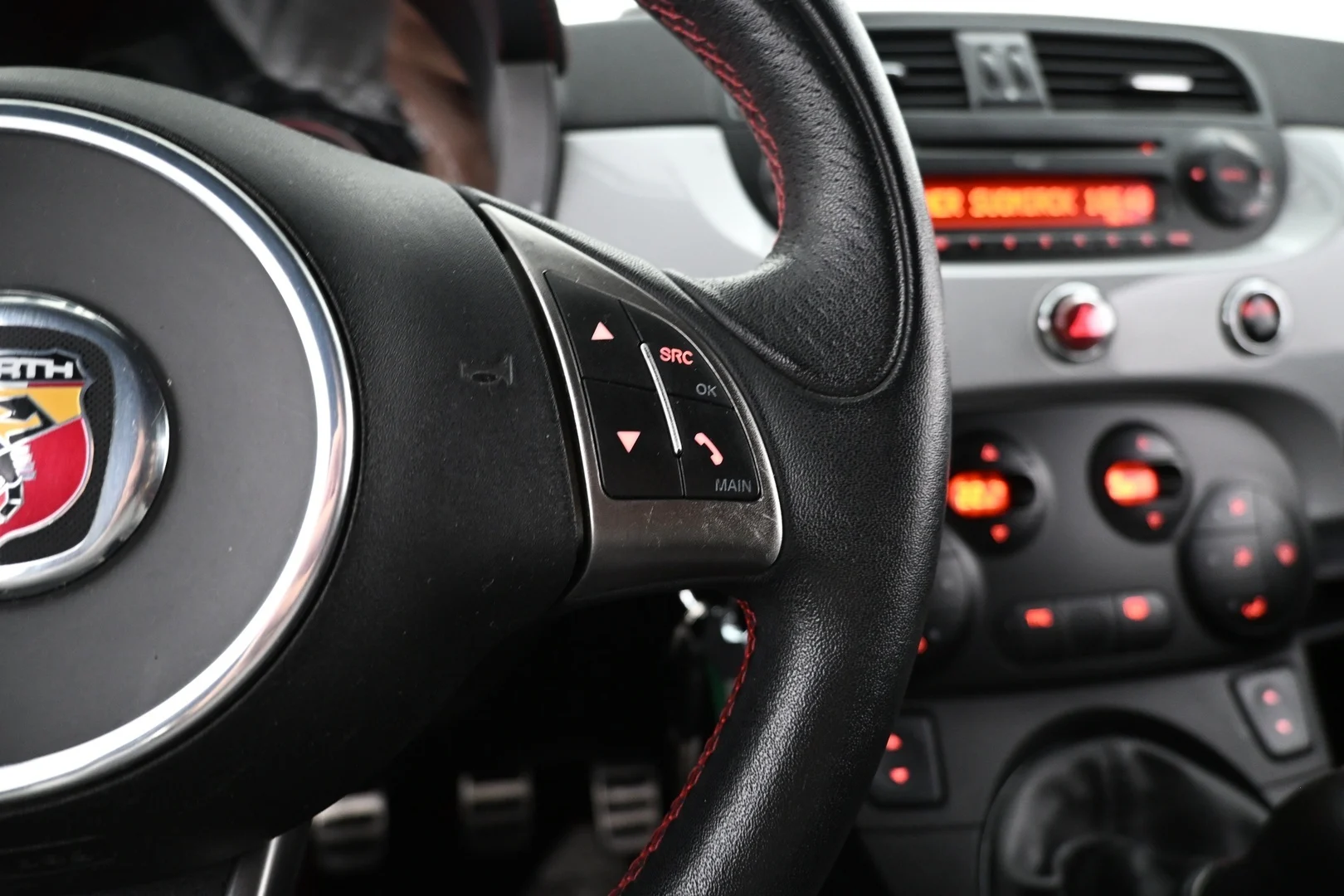 Car Image - oKVR2MVfsATWLC3ML7oFI