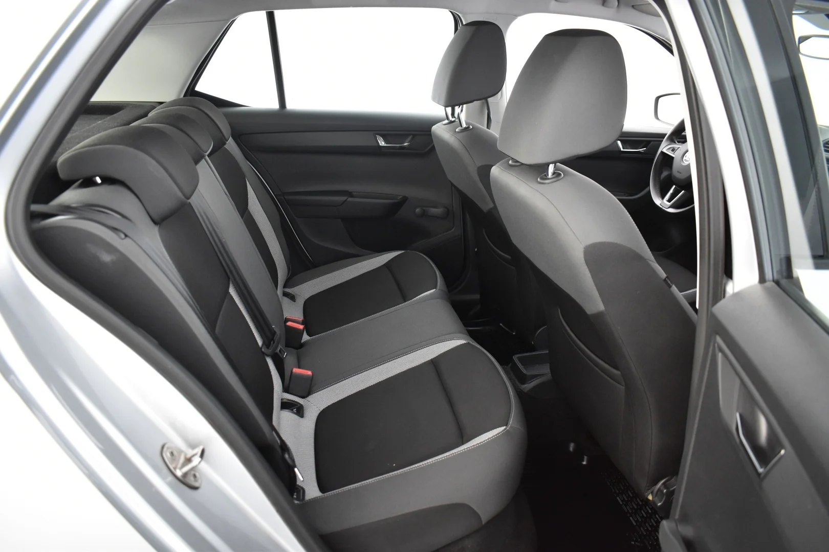 Car Image - fLKBBgZmwiltSbI2Ys4ig