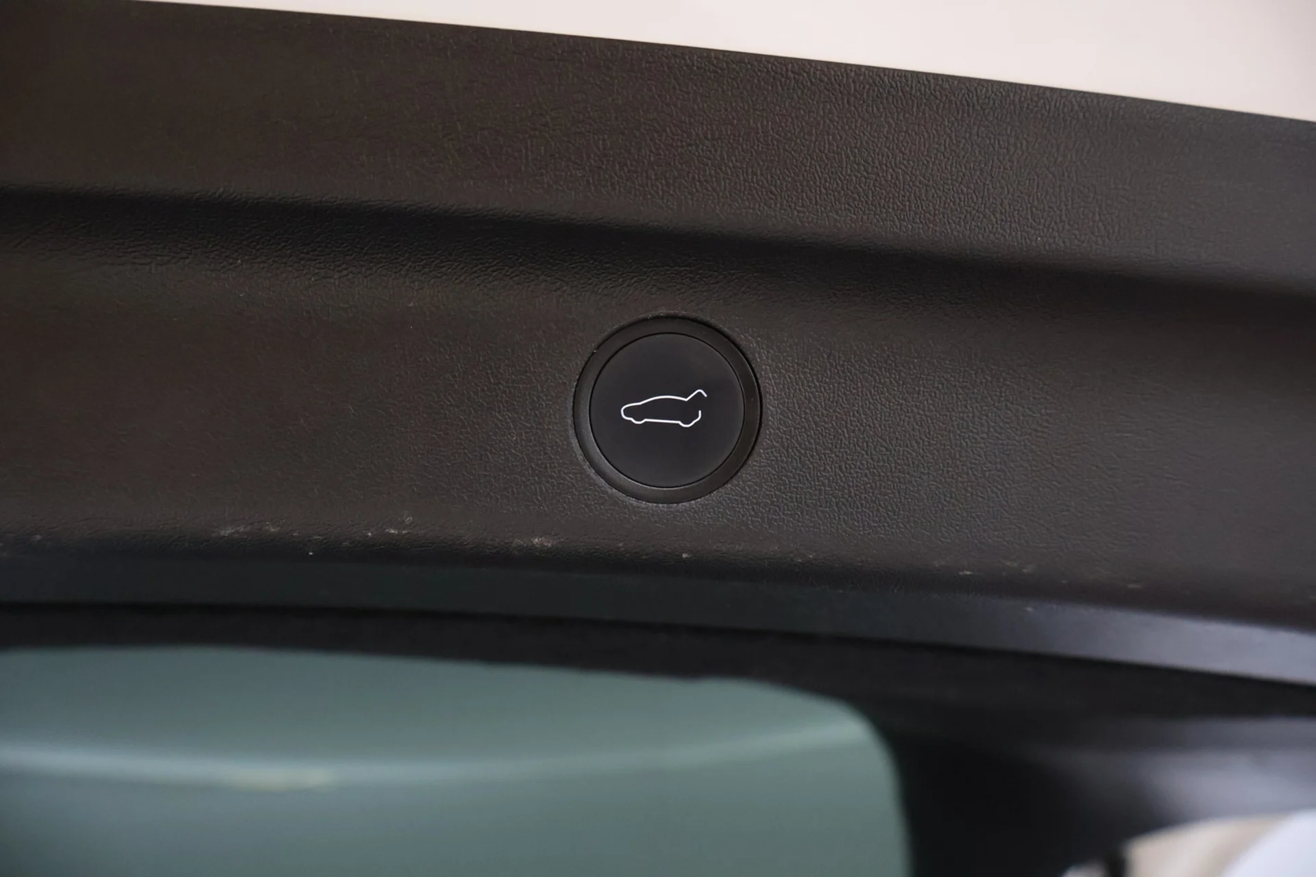 Car Image - 7E2IKaOAjS0va52UR5r25d