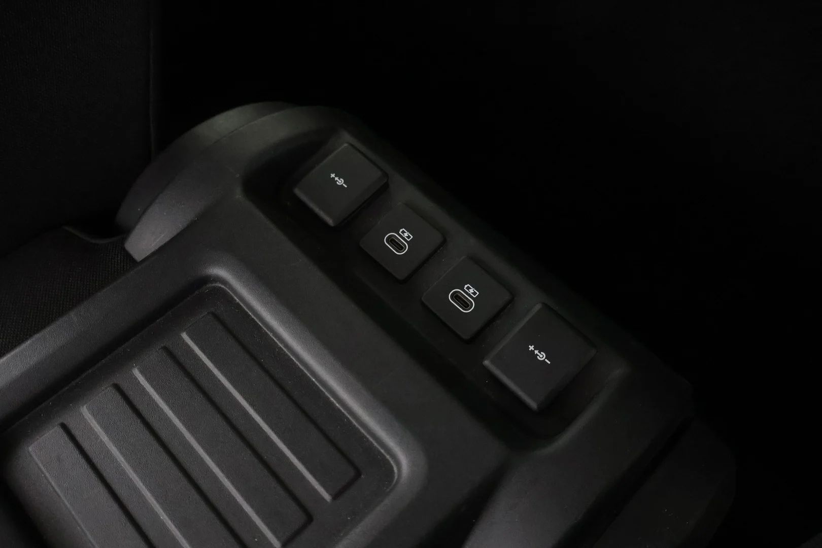Car Image - 4C3GTPG4BUjkCEft3h9w8P