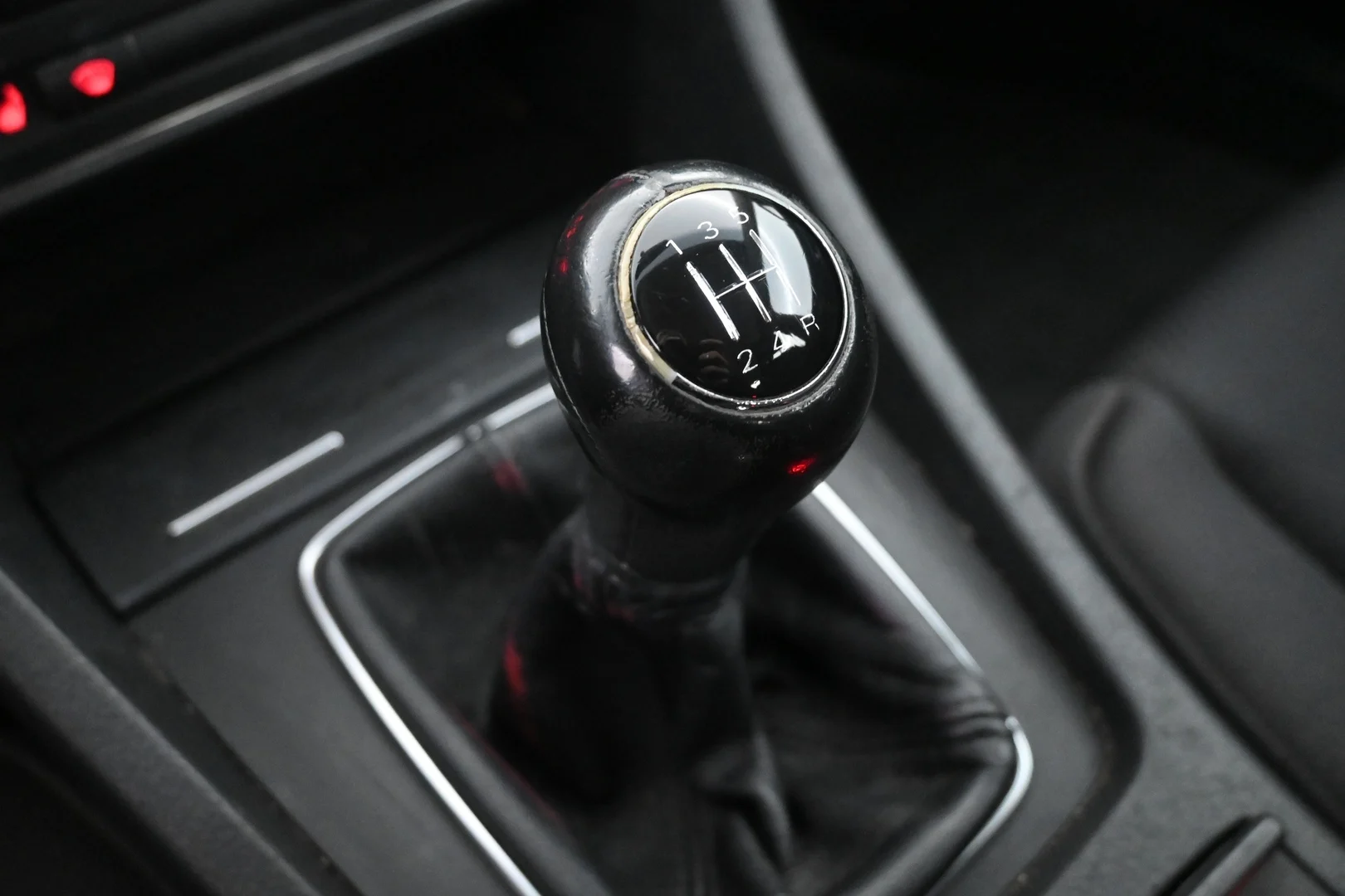 Car Image - 4Q8bcLhtwGCd83V8gUS0Zo