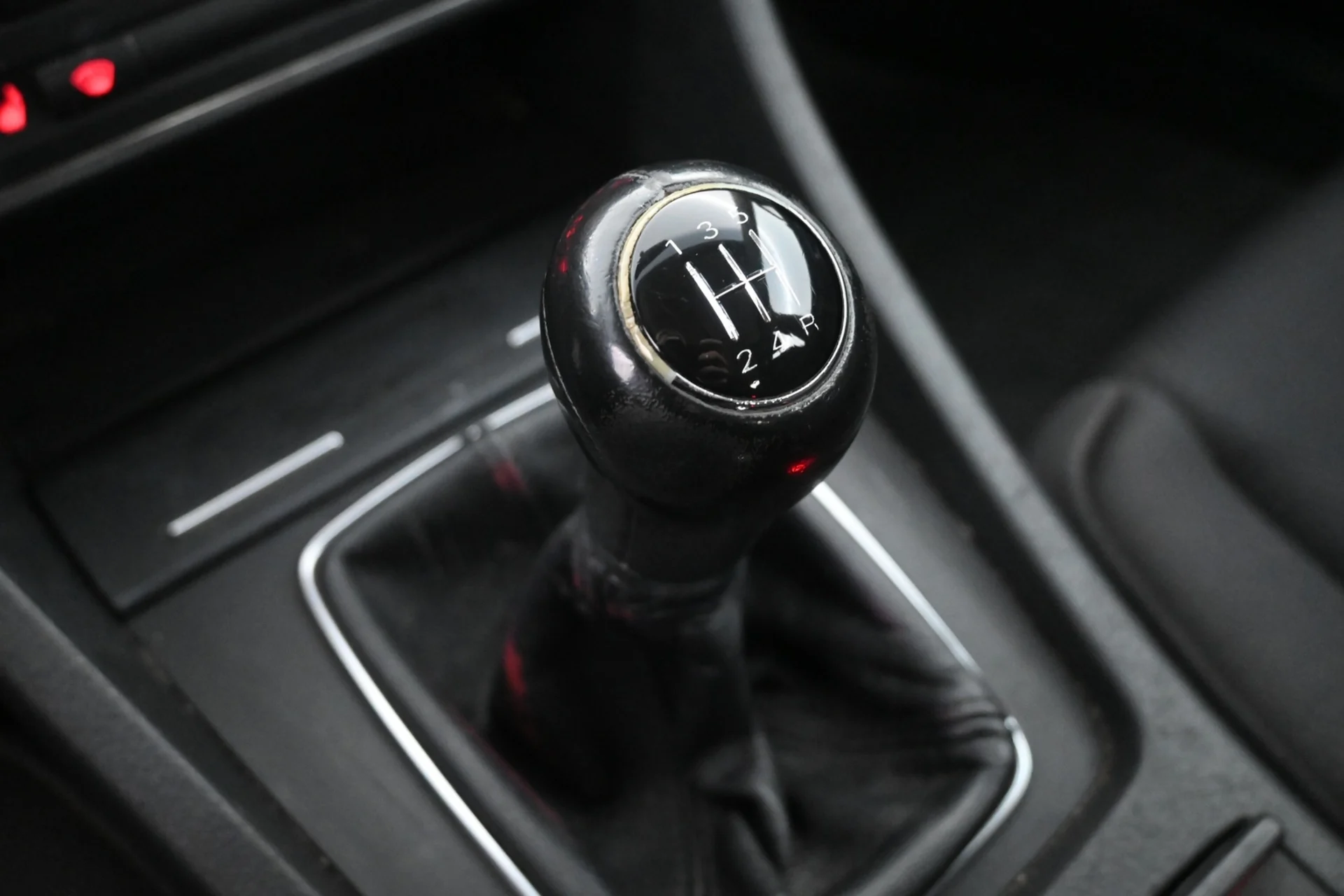 Car Image - 4Q8bcLhtwGCd83V8gUS0Zo