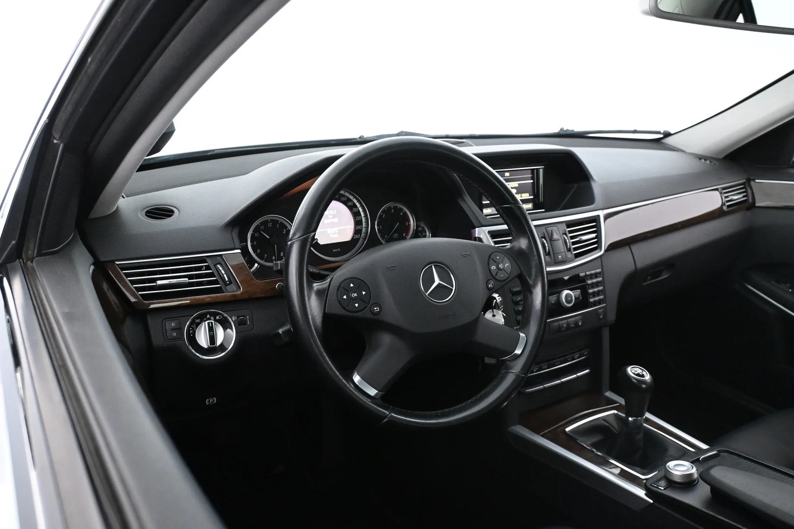 Car Image - 5iGvJ7ivN98qG8GP0Kz0sg