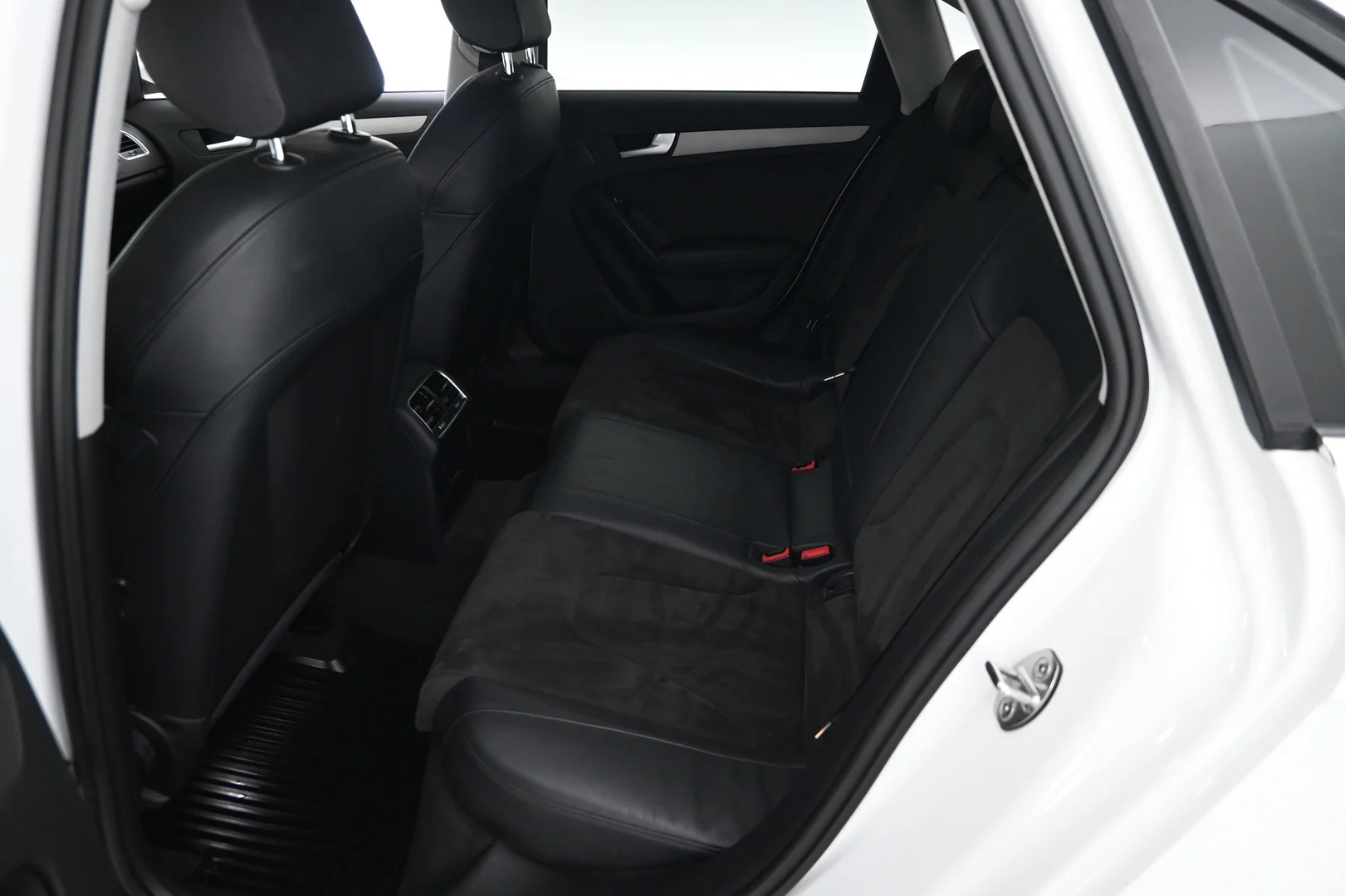 Car Image - 2Mq2t5eMUVchLxQ04ONmv3