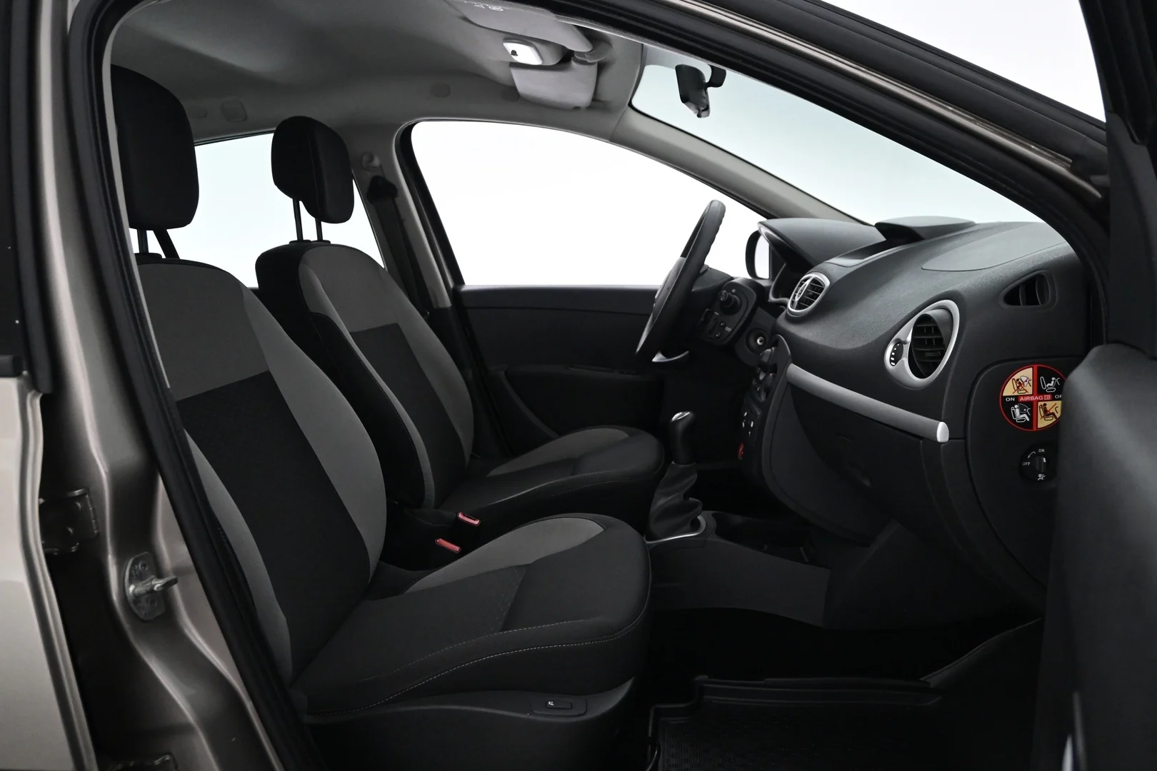 Car Image - 1mziNovOajxoAXFK8Sz7Xe