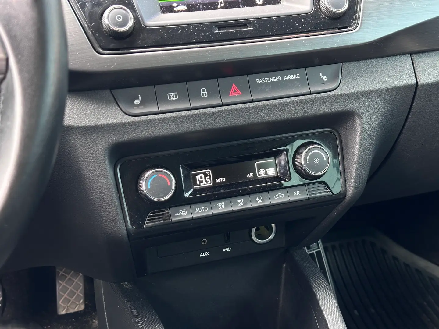 Car Image - 5NTSQ7f3my4pIiolgHroVu