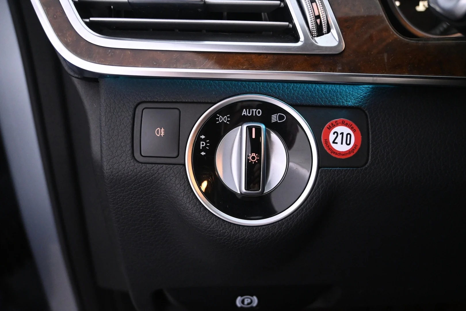 Car Image - WK9S8HpuuMwG3MzVgVm5L