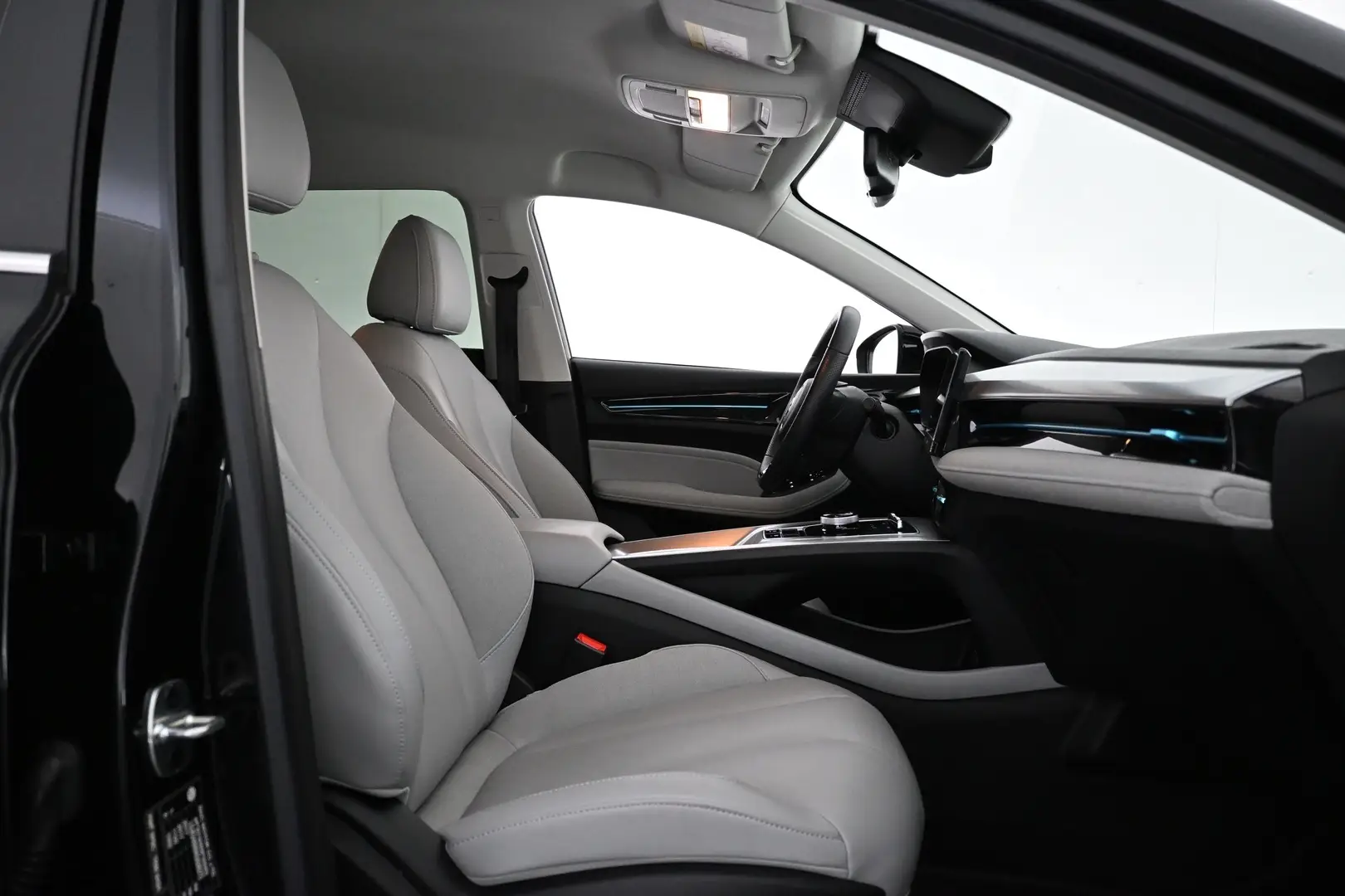 Car Image - KPYKQeoxSD4m4BOpxpijj