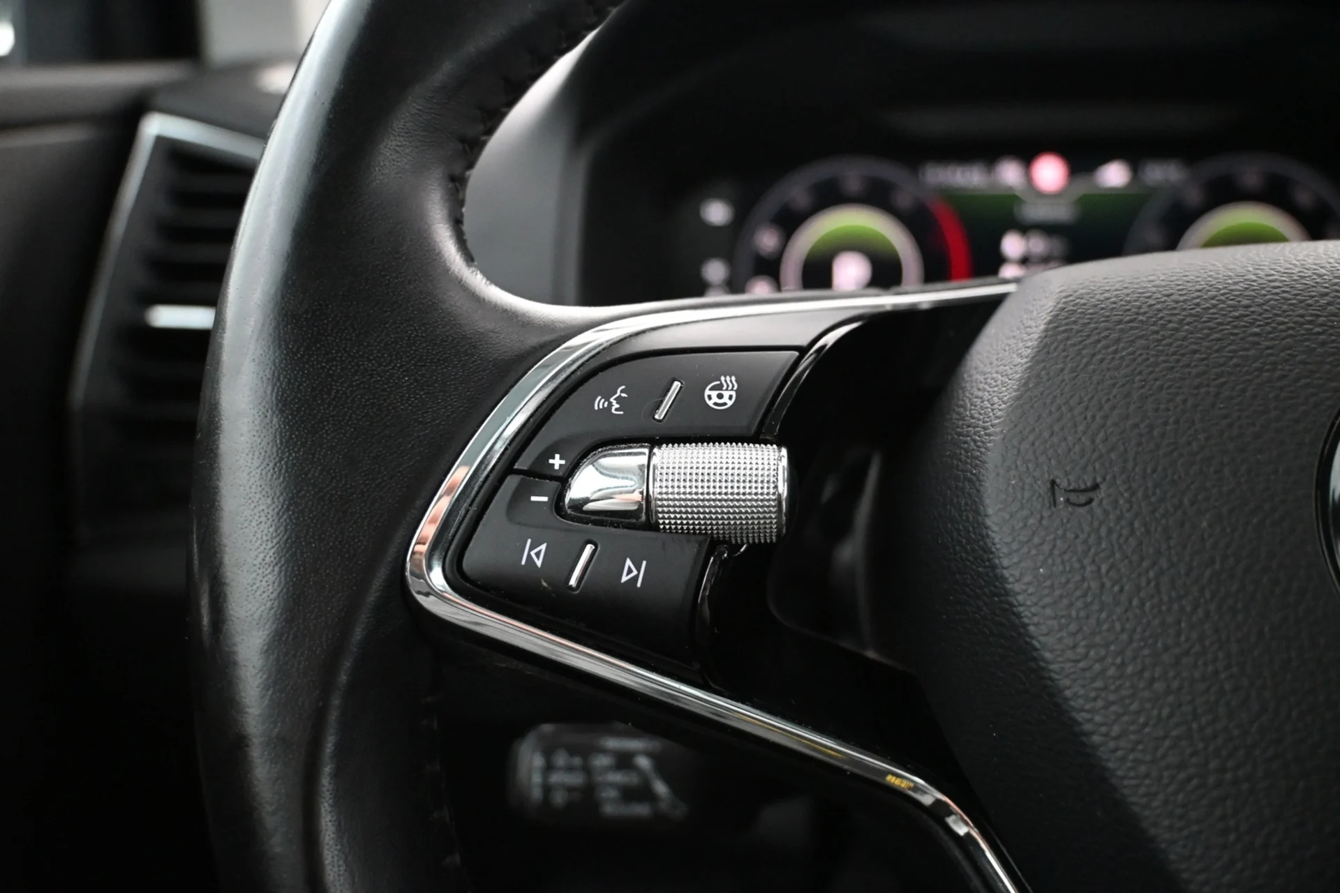 Car Image - 2NuJLxE3IWR9ssU1r72s1D