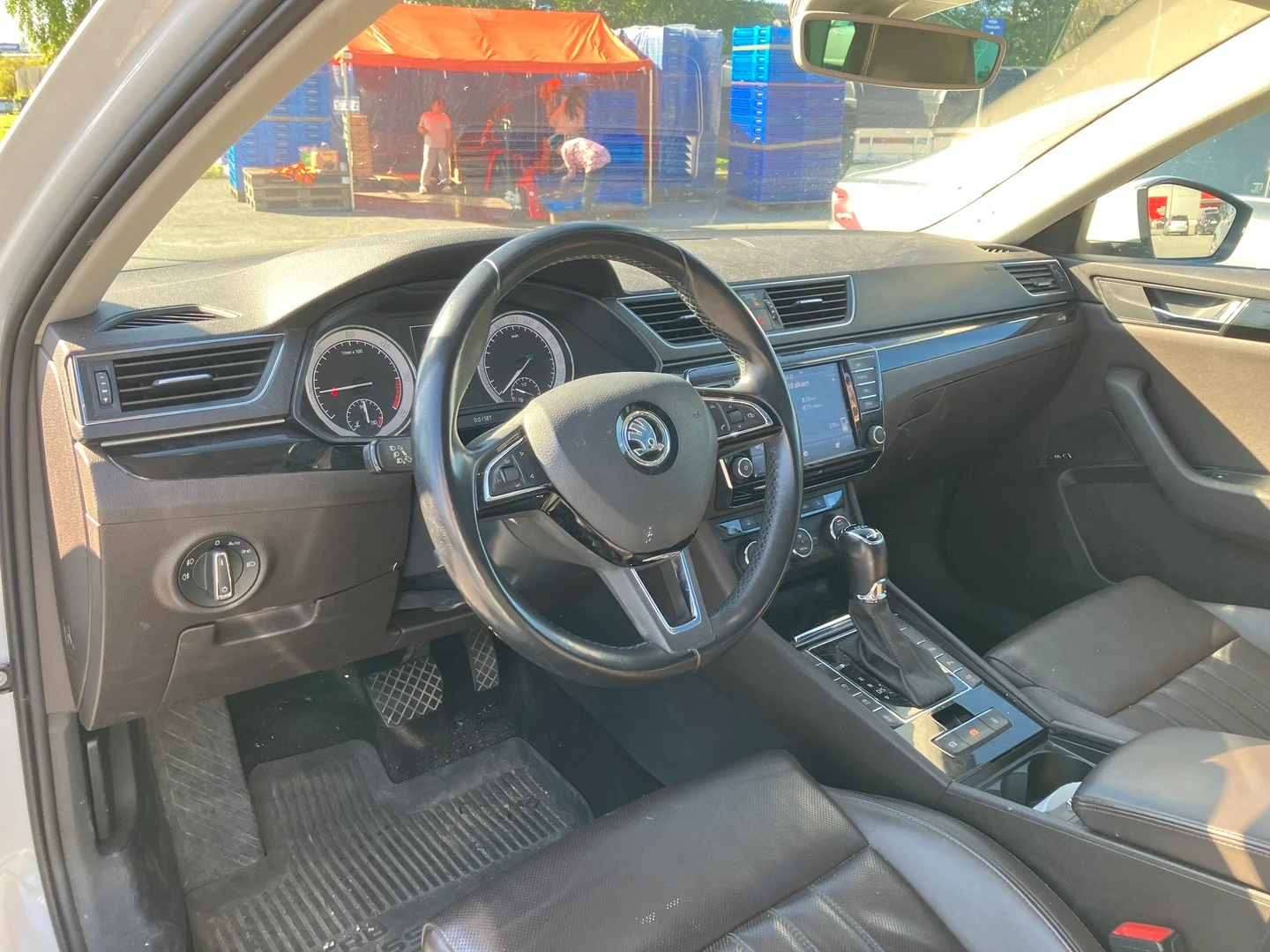 Car Image - 4hNXjN26s81Jkin515h8XD
