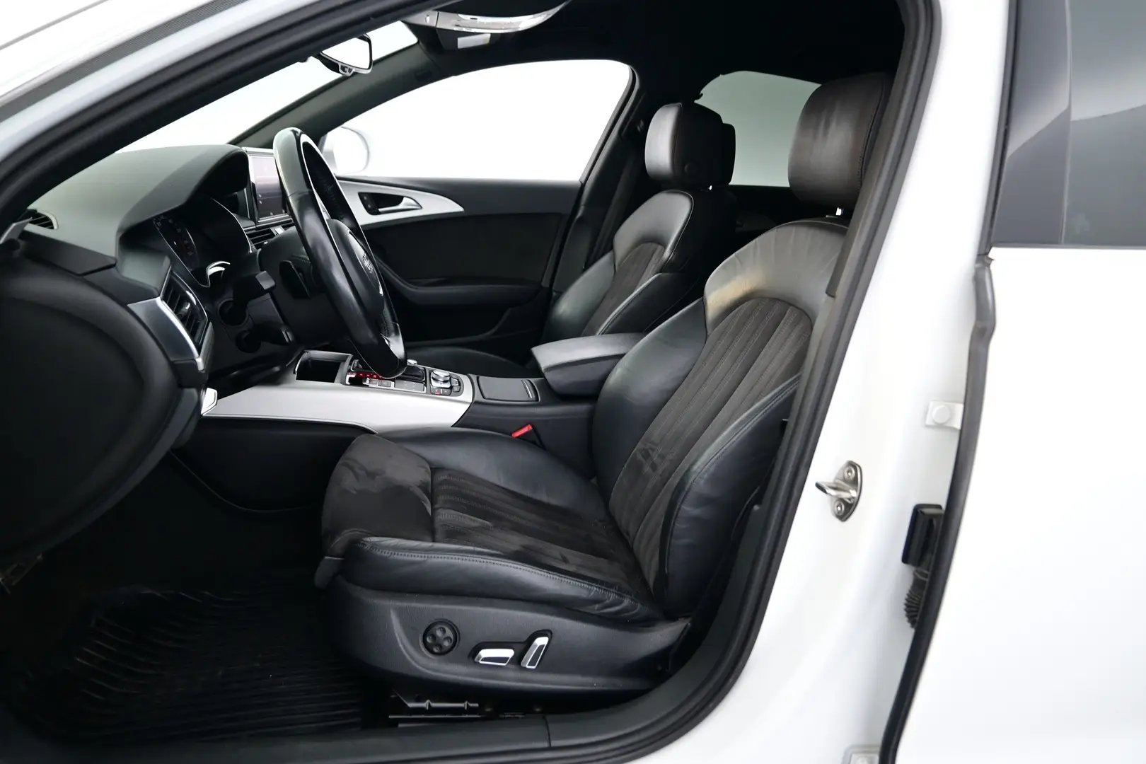 Car Image - 4nS0EK81SJbjOQrxFx4vrH