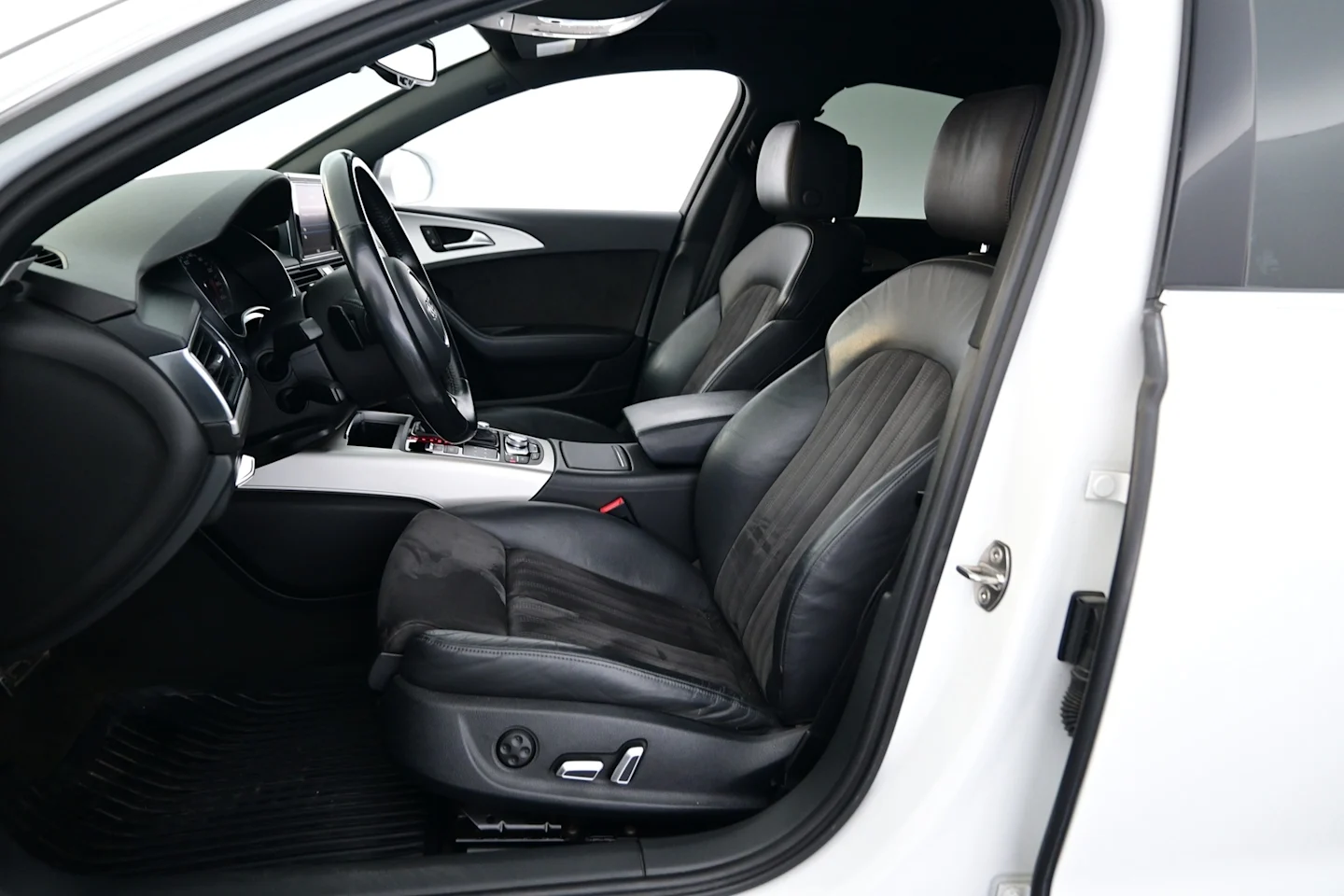 Car Image - 4nS0EK81SJbjOQrxFx4vrH