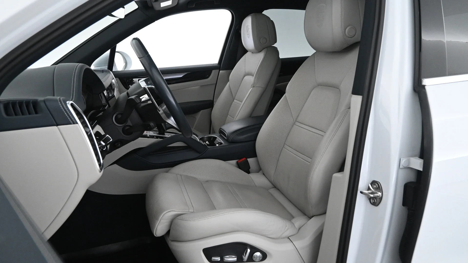Car Image - 78hpdV7HFBk9dsNWwEwOAY