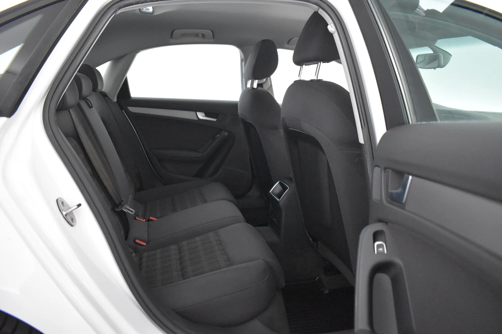 Car Image - 31EkE0RKpO76H7REc8f4dL