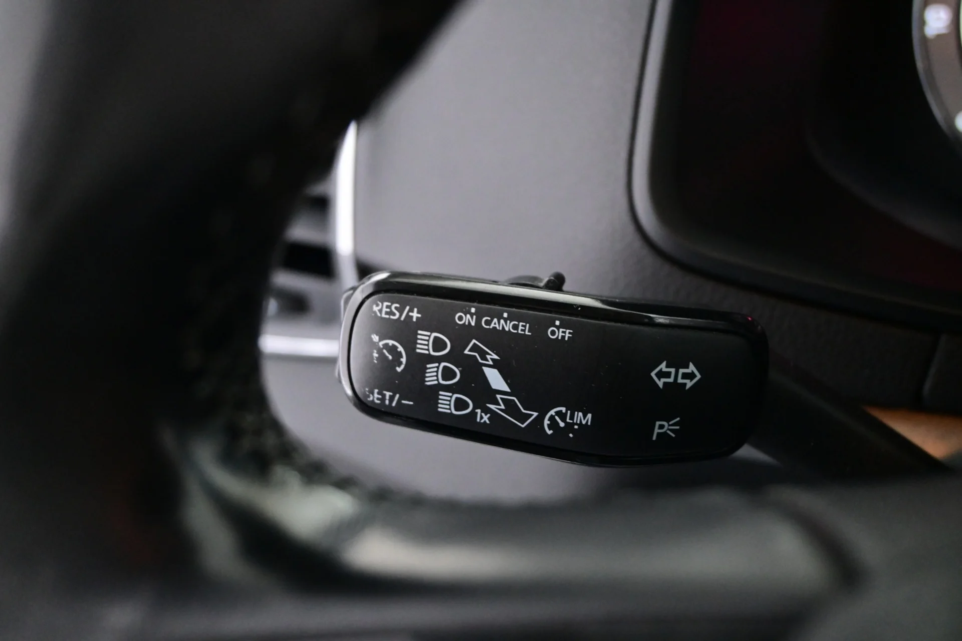 Car Image - 31d2Kky8r0bfbmi9a3x8NE
