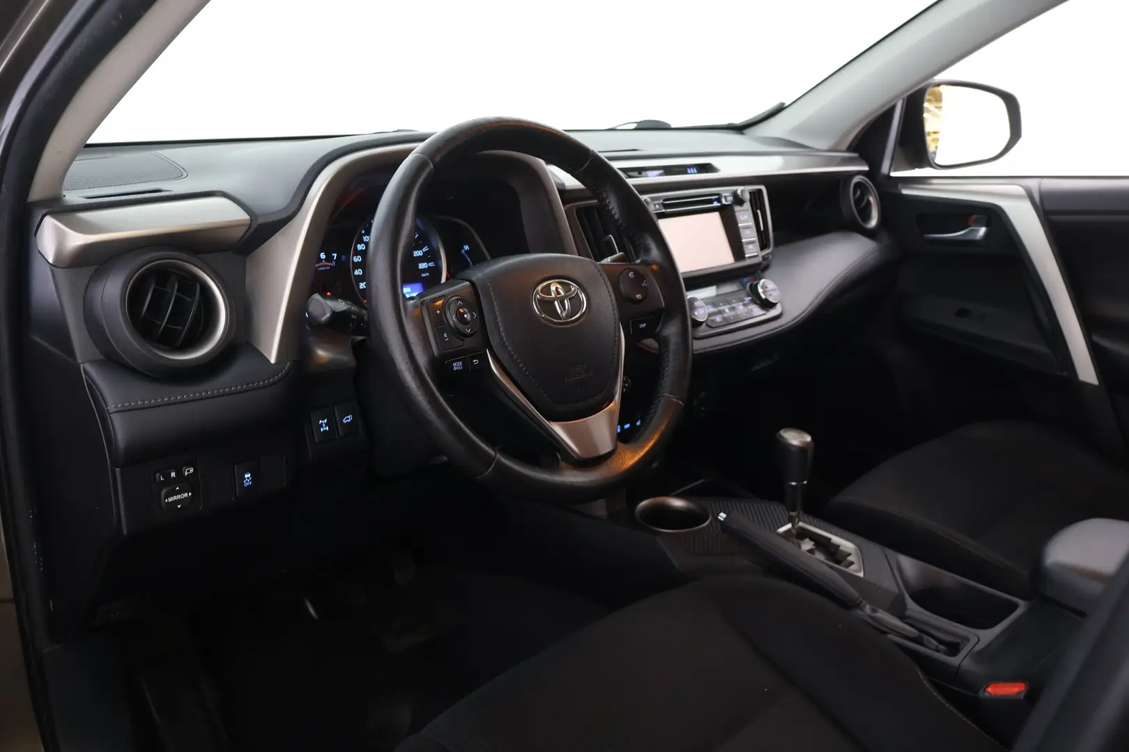 Car Image - 1QPI7xigjtwEAyxiBoWwW2