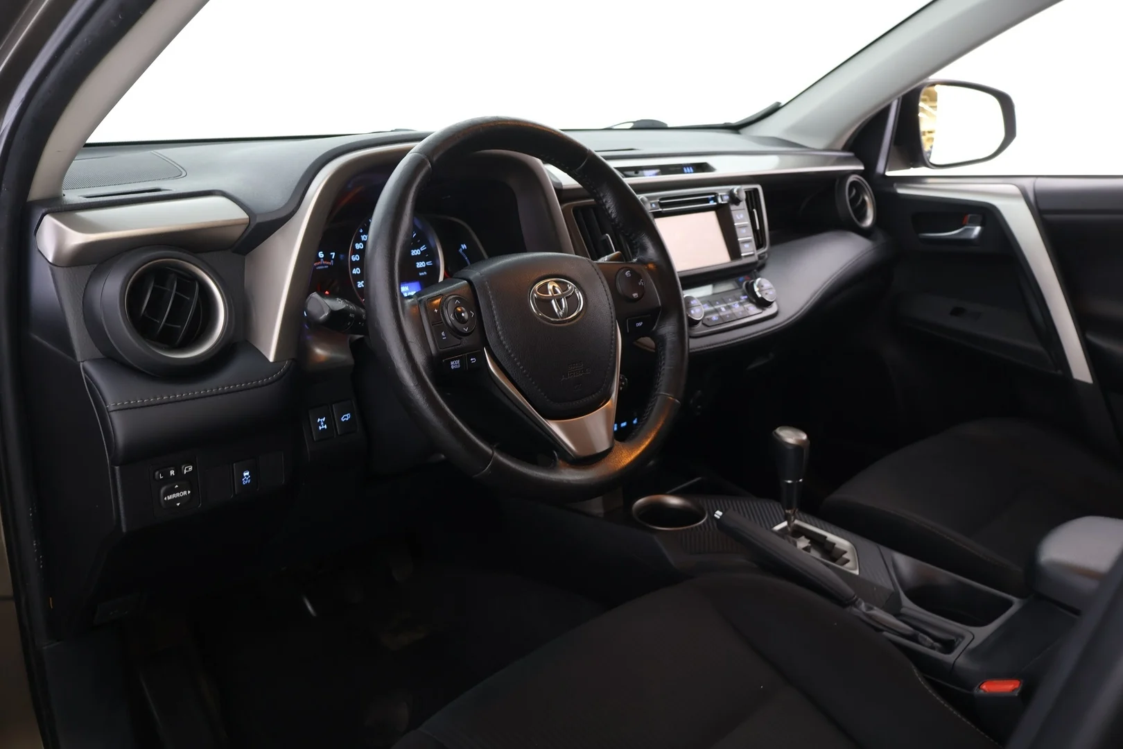 Car Image - 1QPI7xigjtwEAyxiBoWwW2
