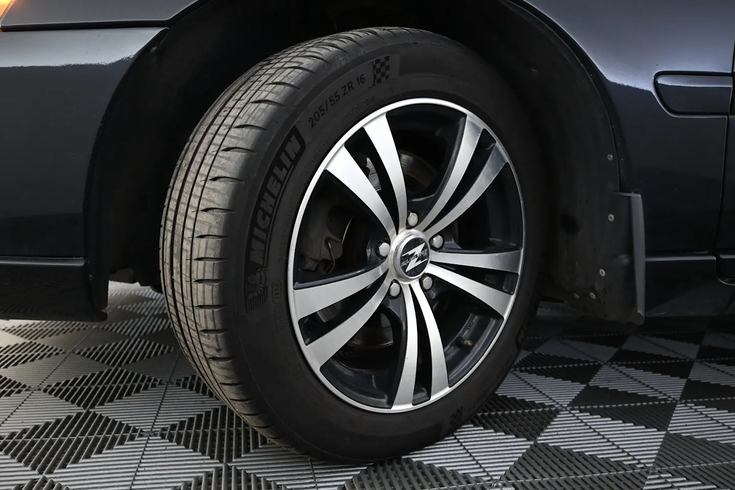 Car Image - 6vZ8fMSASdm2ENlZGrglq8