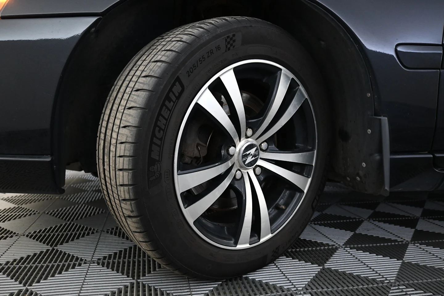 Car Image - 6vZ8fMSASdm2ENlZGrglq8