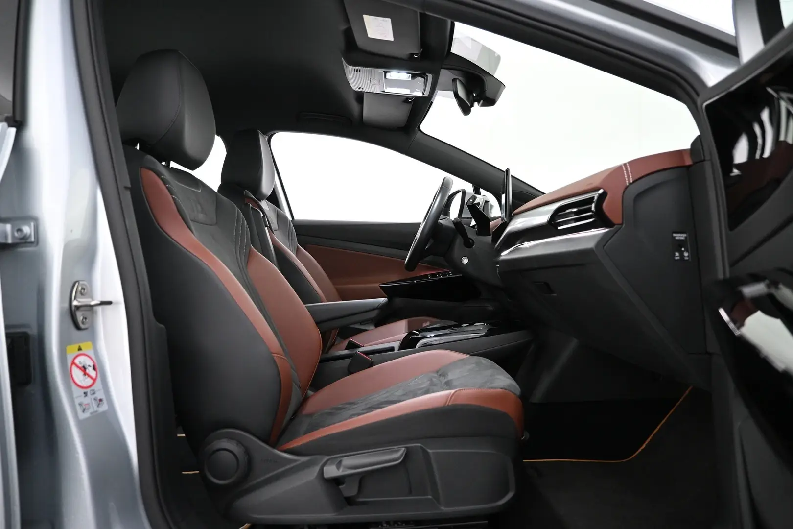 Car Image - QWDZYy56DzqE0Bb83LkPV