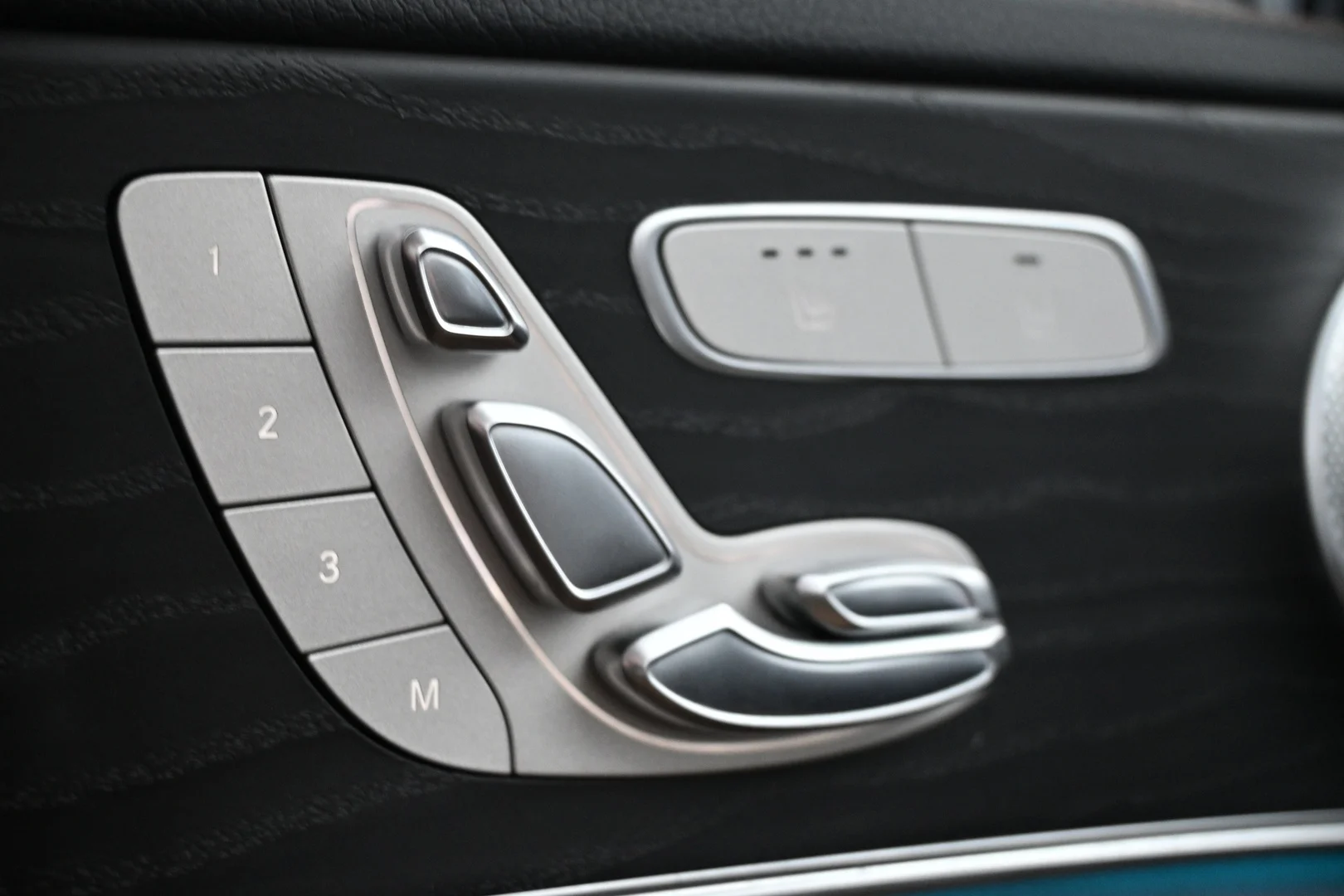 Car Image - 2beThZ2RBVbhfVoxBgBshF