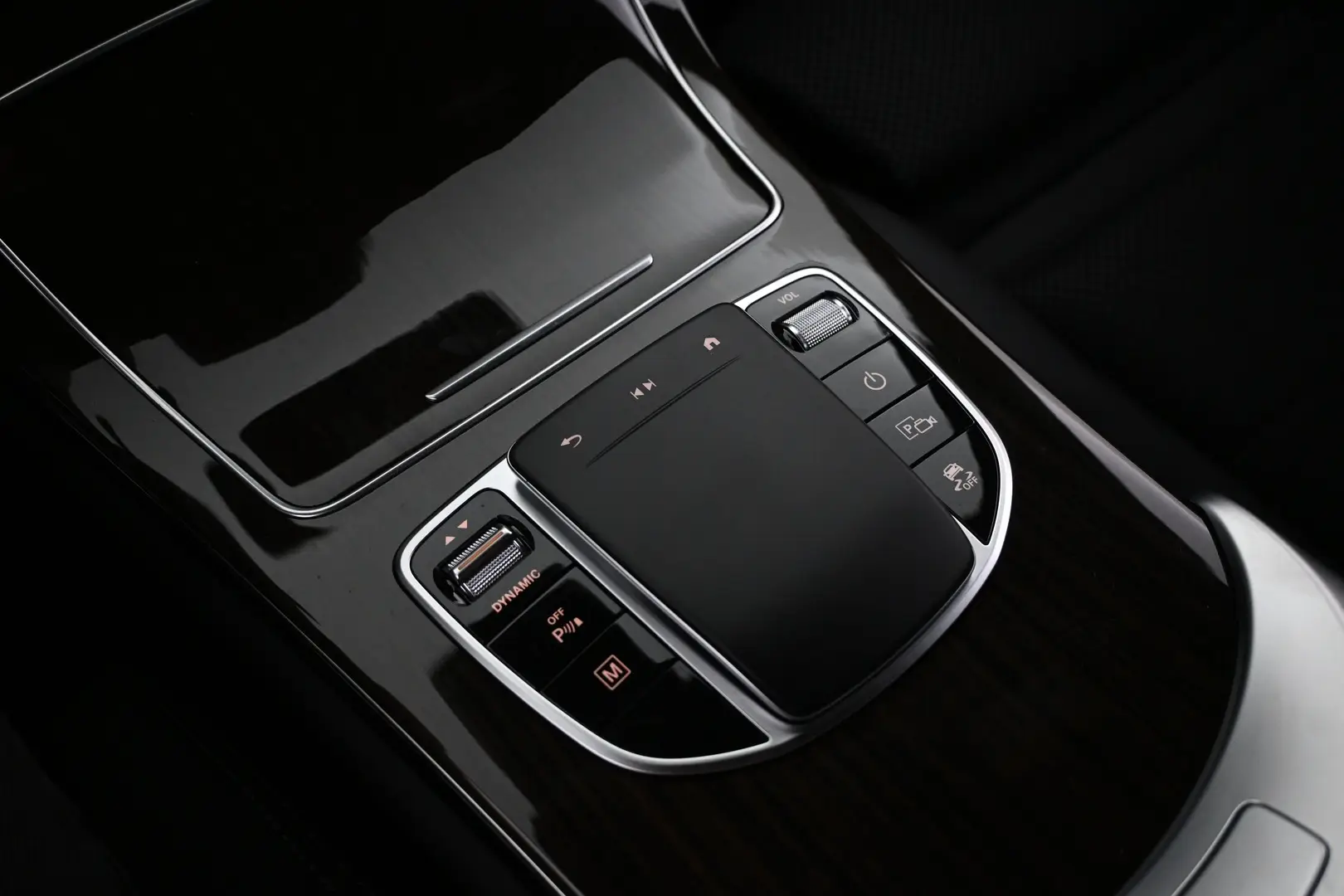 Car Image - 6H2r5xwdSU8rhUpXaard6D
