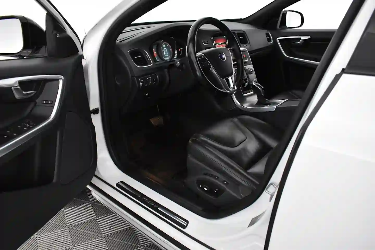 Car Image - mK0RS0aUzjF8TR6J5GaXl