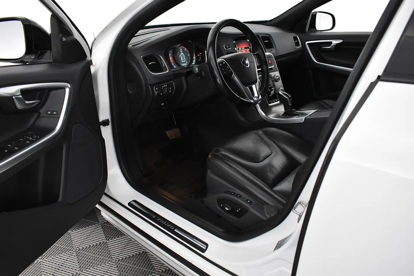 Car Image - mK0RS0aUzjF8TR6J5GaXl
