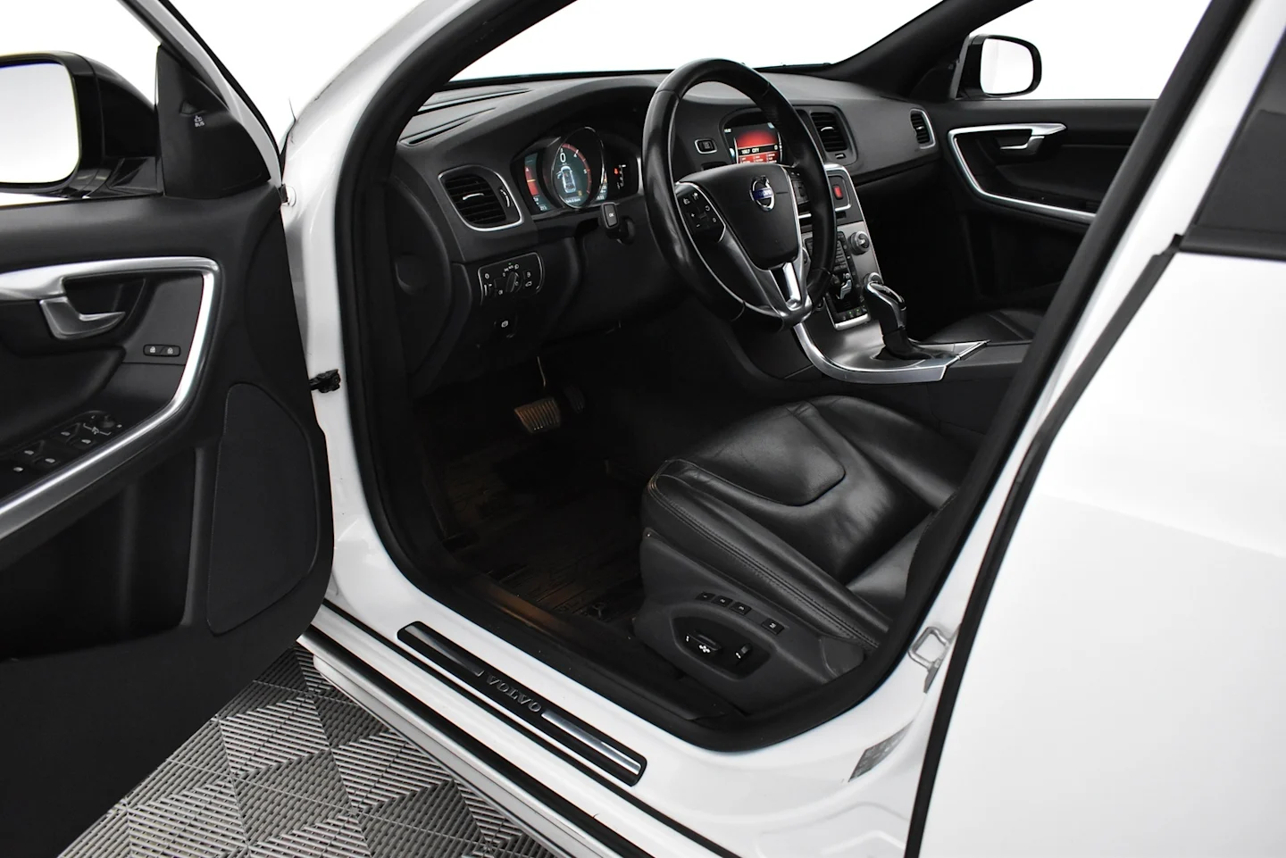 Car Image - mK0RS0aUzjF8TR6J5GaXl