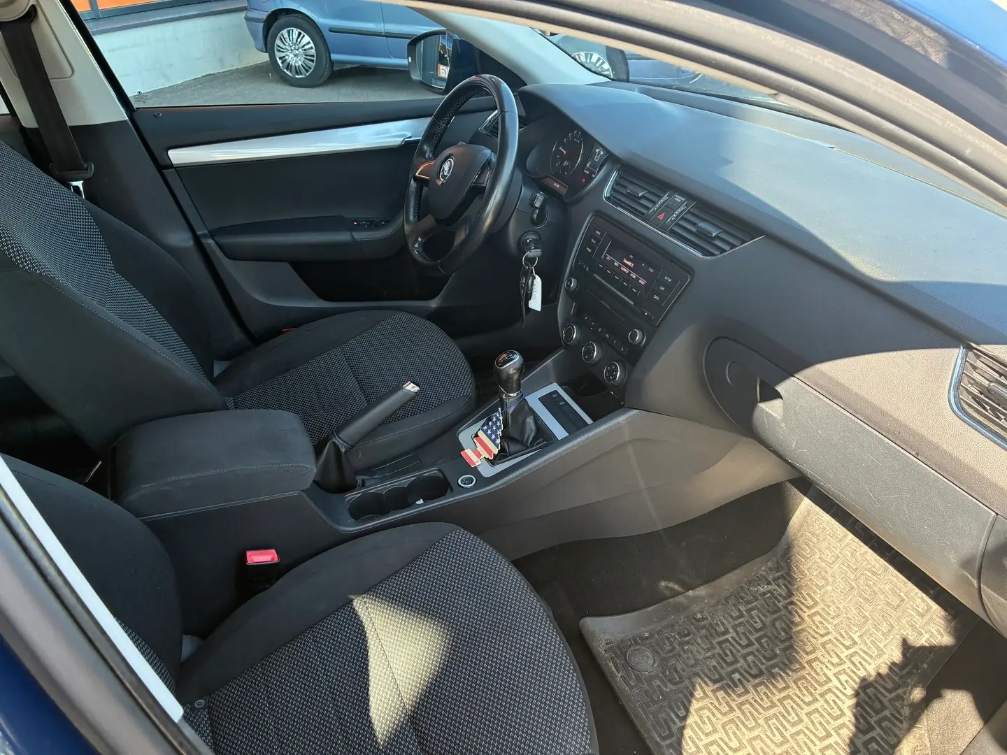 Car Image - 5ArKUb0eBEtdTCjbCAXT1l