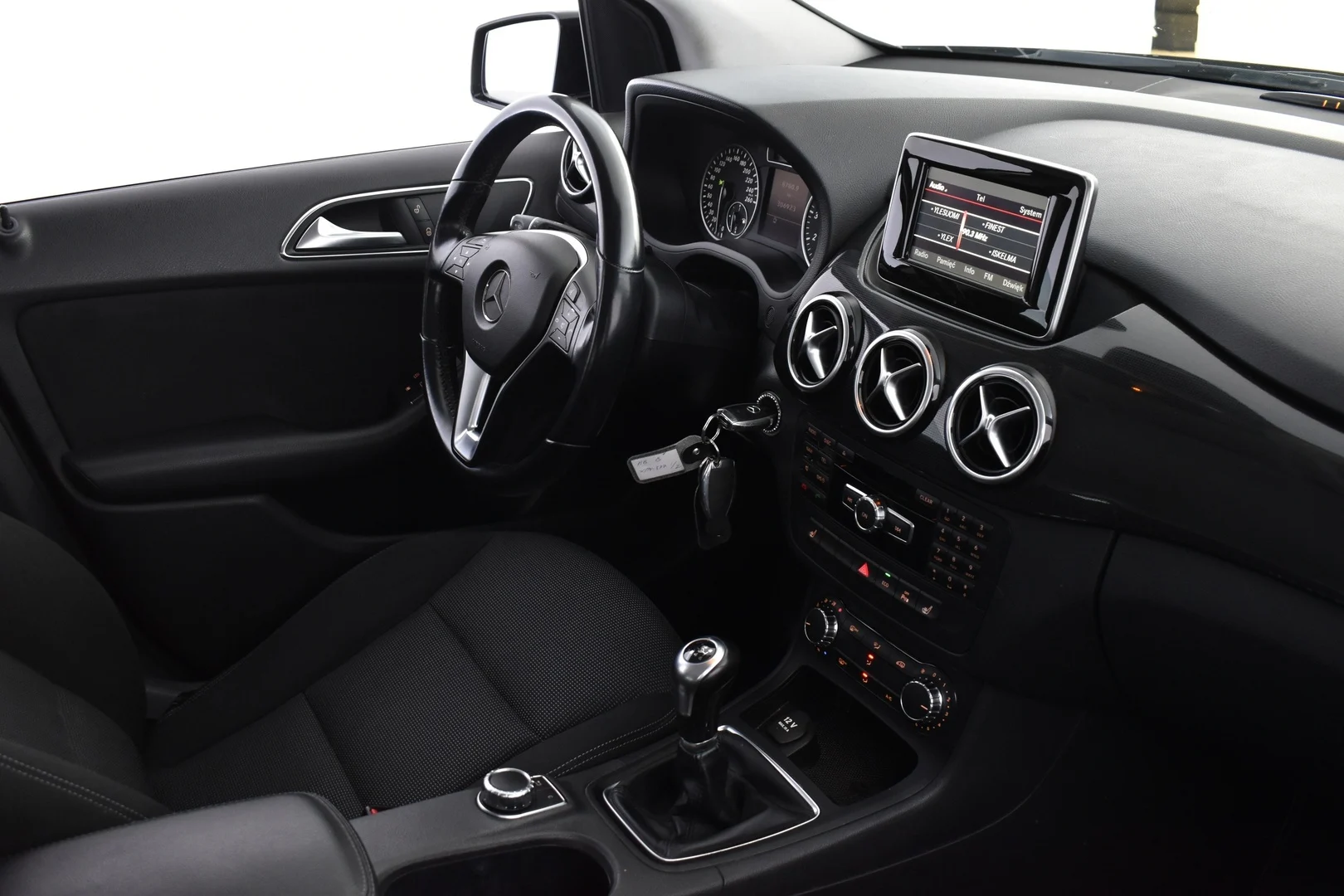 Car Image - 2E068QFMhkfNjrfD6DmFdl