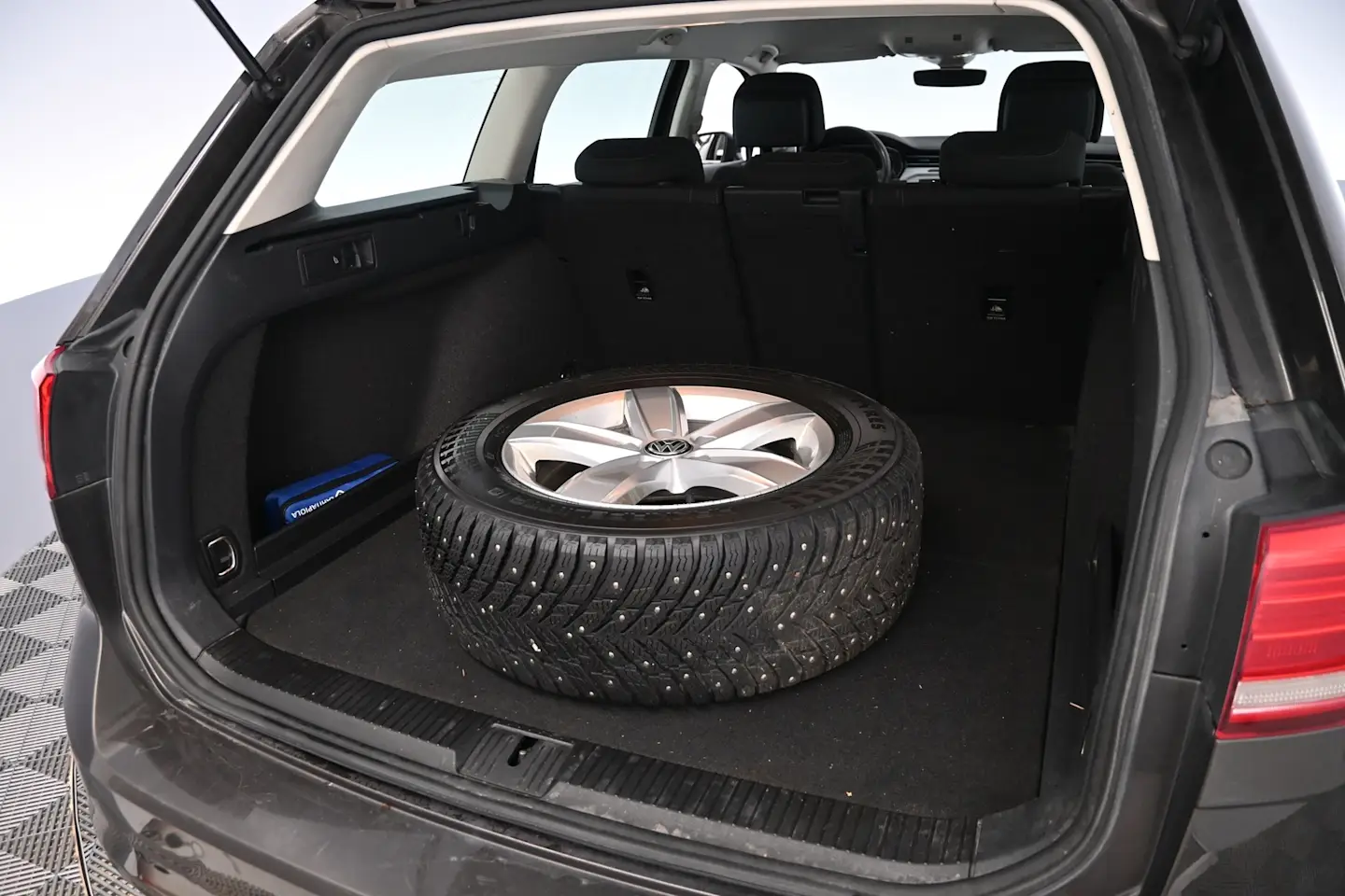 Car Image - 5Lk8D5xxhj55Hk9PhJi8Sb