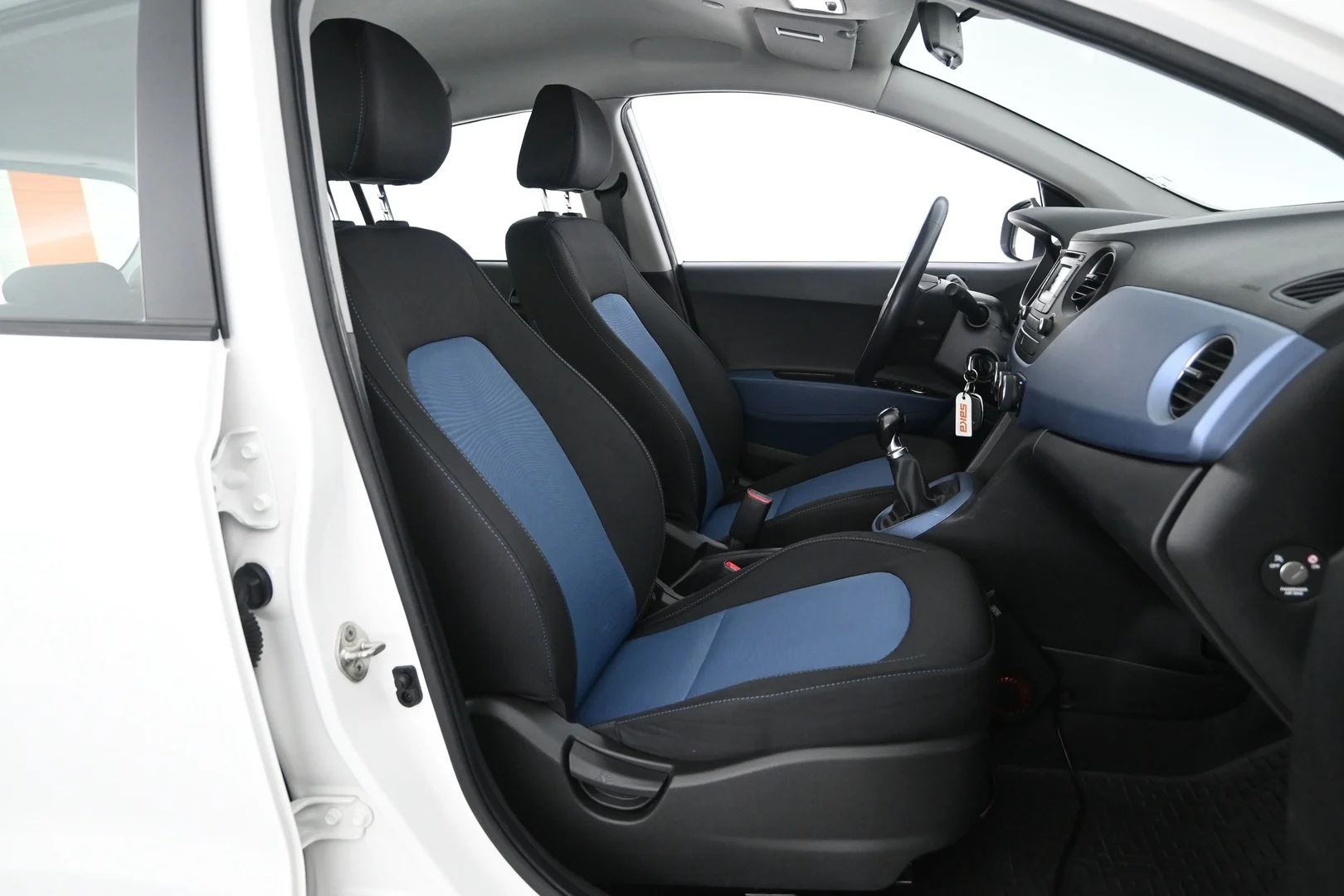 Car Image - 4i4YC0Y8LrvvXtry9yALWw