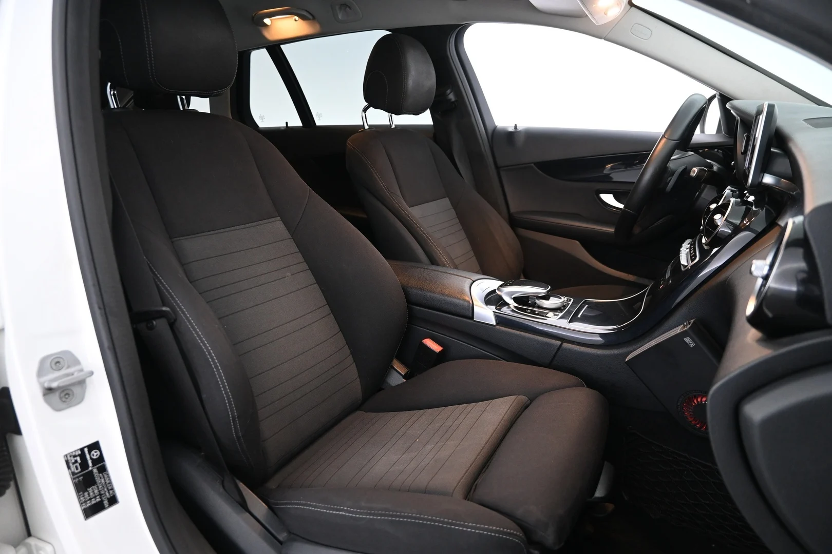Car Image - 7EIWZH8T4AIq00V1zwe6Tp