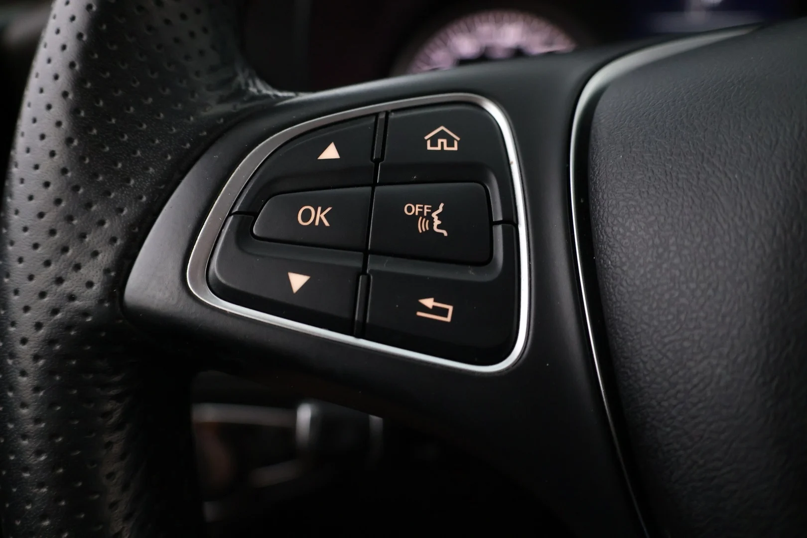 Car Image - vHEJ8MmtngngU5y10yVmE